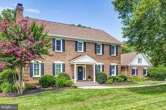 11602 Rolling Meadow Dr, Great Falls, VA 22066