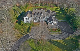 15 Oakwood Ln, Greenwich, CT 06830
