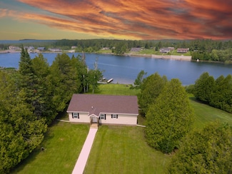 1817 Lindburgh Ln, Cheboygan, MI 49721