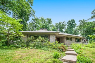 99 Shadywood Ln, Battle Creek, MI 49015