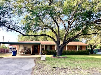 404 Alta Dr, Pleasanton, TX 78064