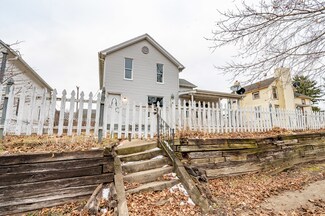 215 Main St, Leaf River, IL 61047