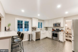 38 Charter Oak Ln, Marlton, NJ 08053