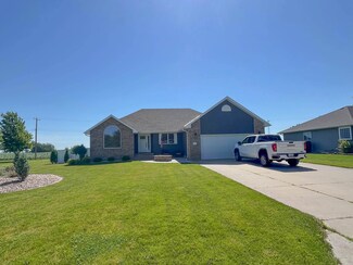713 Lincoln Ave, Shelton, NE 68876