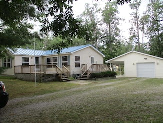 3290 Skyline Rd, Lewiston, MI 49756