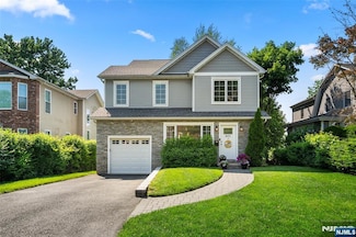 801 Bogert Rd, River Edge, NJ 07661