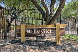 7525 Holly Hill Dr Unit 17, Dallas, TX 75231