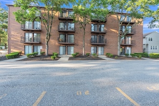 327 Plantation St Unit 305, Worcester, MA 01604