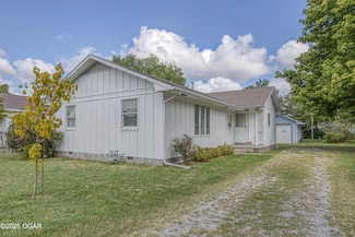 1124 W 2nd St, Pittsburg, KS 66762
