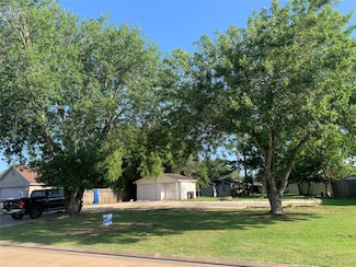 8 Texian Trail N, Angleton, TX 77515