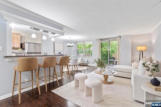 100 Grand Cove Way Unit 3F, Edgewater, NJ 07020
