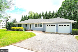 201 W Arctic Ave, Minotola, NJ 08341