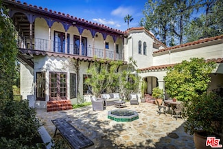 2417 Nottingham Ave, Los Angeles, CA 90027