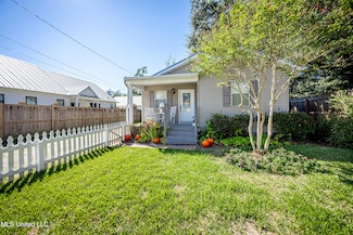 443 Bills Ave, Ocean Springs, MS 39564