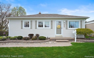 6233 N Evangeline St, Dearborn Heights, MI 48127