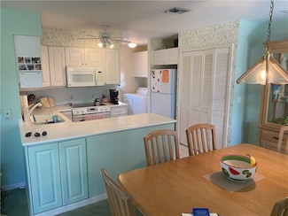654 Centre Ct SW Unit 202, Vero Beach, FL 32962