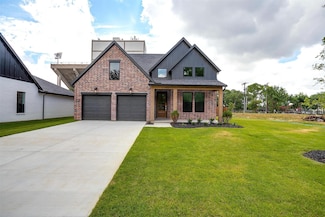 145 Paxton Cir, Arlington, TX 76013