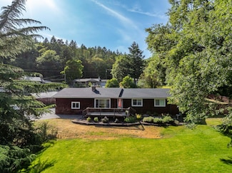 450 Crestview Loop, Grants Pass, OR 97527