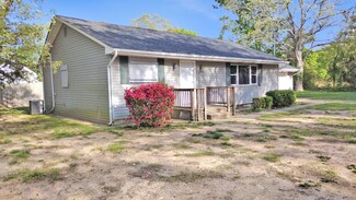 165 Lynbrook Dr, Mastic Beach, NY 11951