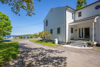 93 Ingraham Dr, Owls Head, ME 04854