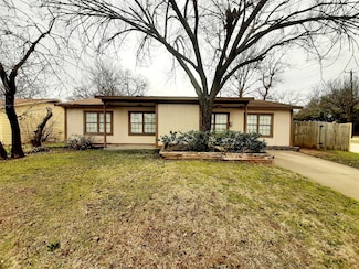 1015 Blanco Dr, Euless, TX 76039