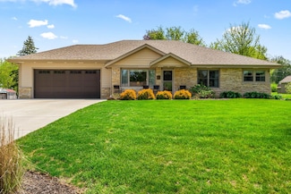 W154N10094 Moonlite Dr, Germantown, WI 53022