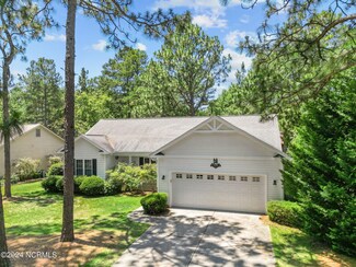 1410 Longleaf Dr E, Pinehurst, NC 28374