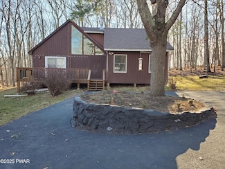 123 Evergreen Ct, Hawley, PA 18428