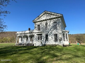 250 Lincoln St, Pownal, VT 05261