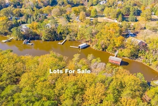 4 Irvington Rd, White Stone, VA 22578