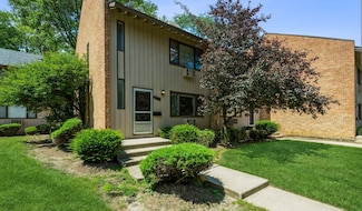 710 Concord Ln Unit 710, Barrington, IL 60010