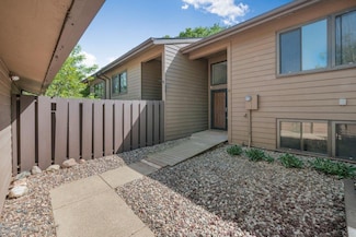 212 W Eagle Lake Dr, Maple Grove, MN 55369