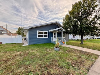 209 W 12th St, Cozad, NE 69130