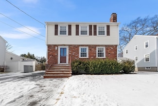 10 Hancock St, Reading, MA 01867