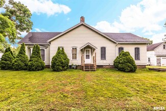 914 3rd St, Henry, IL 61537
