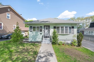18 Gordon St, Worcester, MA 01604