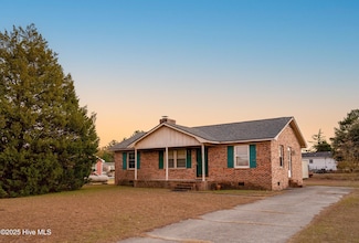 101 Ellenton Ave, Hamlet, NC 28345