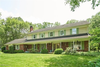 2450 Laurel Valley Dr, Akron, OH 44313