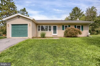 138 W Blade Dr, Pennsylvania Furnace, PA 16865