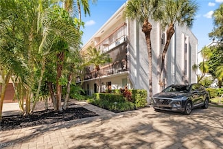 995 9th Ave S Unit 5, Naples, FL 34102