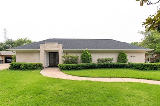 2806 Fairway Dr, Sugar Land, TX 77478