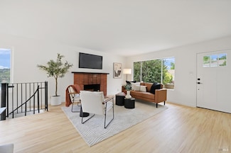 26 Wallace Ct, Petaluma, CA 94952