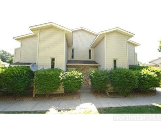8804 8804 Jasmine Ln, Eden Prairie, MN 55344