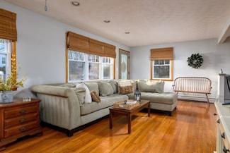 95 Saint Nicholas Ave, Worcester, MA 01606