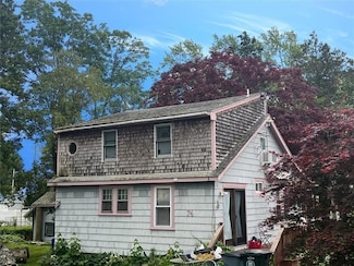 74 Bayview Ave, Swansea, MA 02777