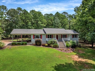 2530 Great Creek Dr, La Crosse, VA 23950