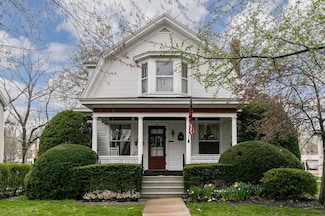 613 3rd Ave NW, Mount Vernon, IA 52314