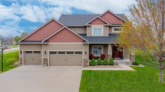 220 Balfour Dr, Norwalk, IA 50211