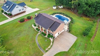 208 Williamsburg Ln, Wadesboro, NC 28170