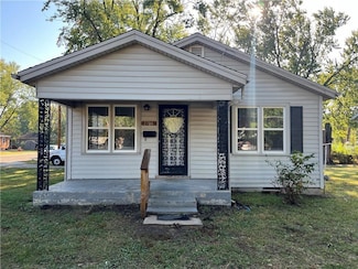 1706 N Main St, Nevada, MO 64772